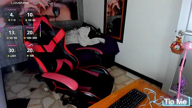 alison moon7 online show from December 4, 2025, 6:40 pm