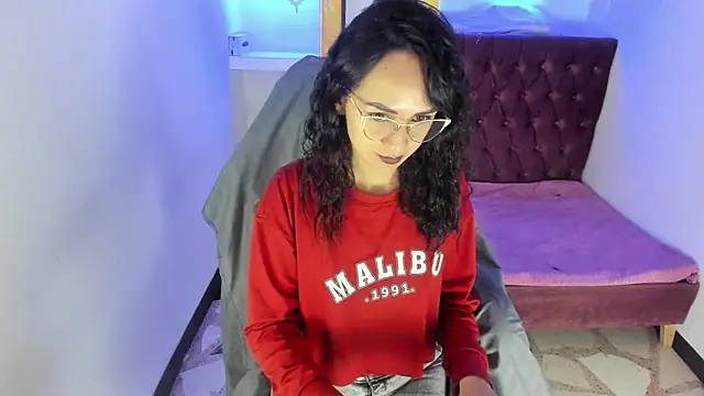 Snapshot of alison_moon7 chatting on October 28, 2025, 12:26 pm alison moon7 online show from October 28, 2025, 12:26 pm