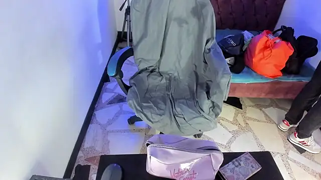 alison moon7 online show from November 19, 2025, 2:17 pm