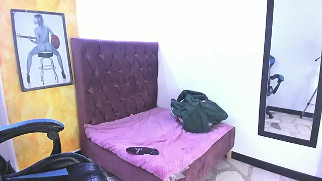 Snapshot of alison_moon7 chatting on October 13, 2025, 11:34 am alison moon7 online show from October 13, 2025, 11:34 am