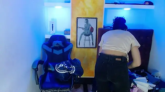 Snapshot of alison_moon7 chatting on September 18, 2025, 1:47 pm alison moon7 online show from September 18, 2025, 1:47 pm