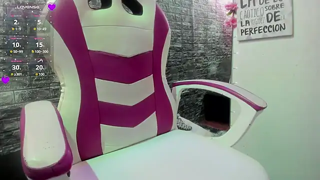 Snapshot of karoll__sex chatting on October 17, 2025, 1:02 pm karoll sex online show from October 17, 2025, 1:02 pm