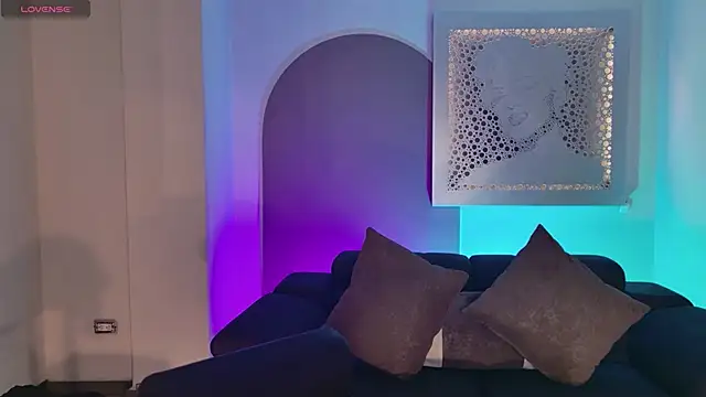 AprilRhodes  online show from October 3, 2025, 4:41 pm