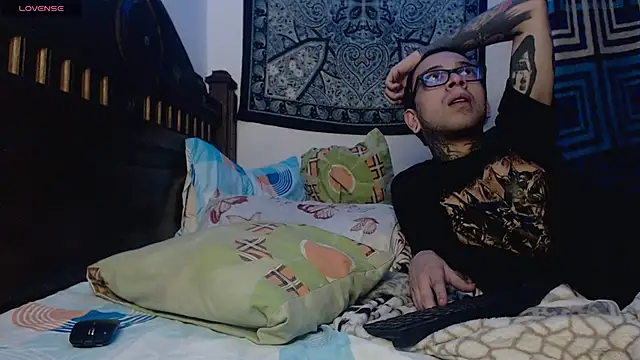 Snapshot of MysticNight_ chatting on October 2, 2025, 2:37 am MysticNight online show from October 2, 2025, 2:37 am