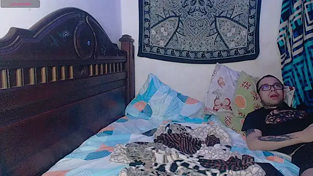 Snapshot of MysticNight_ chatting on October 4, 2025, 4:03 am MysticNight online show from October 4, 2025, 4:03 am