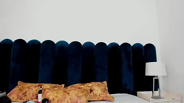 EmilyHanks  online show from November 28, 2025, 11:38 pm