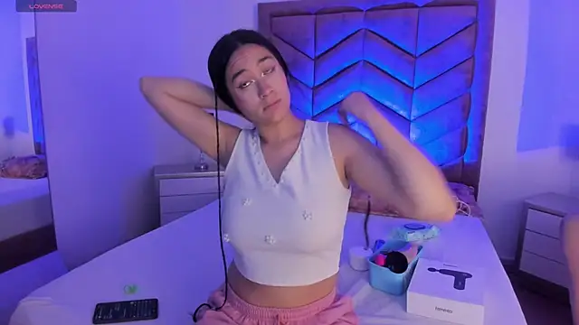EmilyHanks  online show from May 27, 2026, 12:12 pm