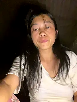 EmLy02 online show from September 19, 2025, 1:26 pm