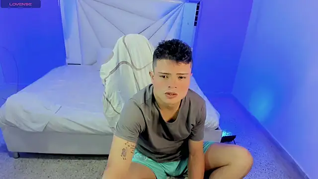 brayan hotl  online show from September 15, 2025, 3:40 am