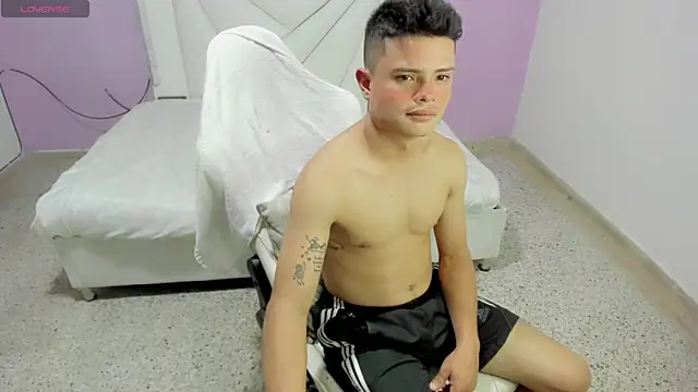 brayan hotl  online show from September 16, 2025, 9:43 am