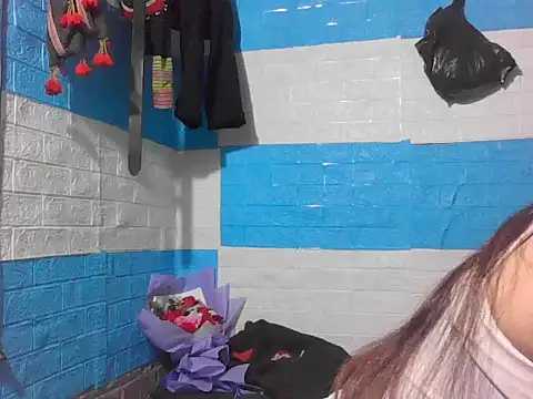 Snapshot of fanchunn chatting on October 18, 2025, 1:24 pm fanchunn online show from October 18, 2025, 1:24 pm