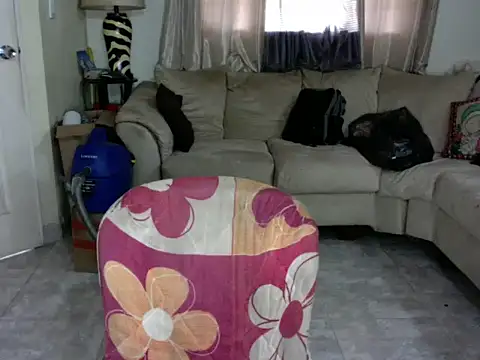 Snapshot of Diabloproducciones chatting on September 17, 2025, 11:23 am Diabloproducciones online show from September 17, 2025, 11:23 am