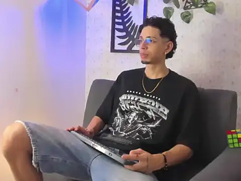 Snapshot of nicolai_drake chatting on October 19, 2025, 8:00 pm nicolai drake online show from October 19, 2025, 8:00 pm