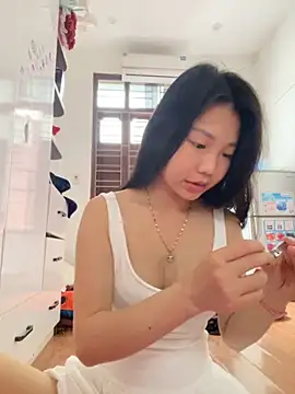 Miumieu online show from October 28, 2025, 2:56 am