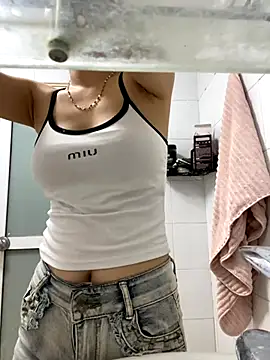 Miumieu online show from September 24, 2025, 2:51 am