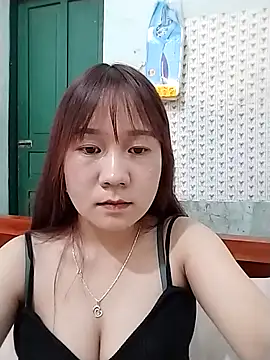 qinejr37 online show from September 9, 2025, 11:19 am