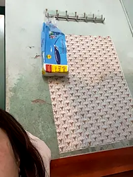 qinejr37 online show from September 24, 2025, 11:10 pm