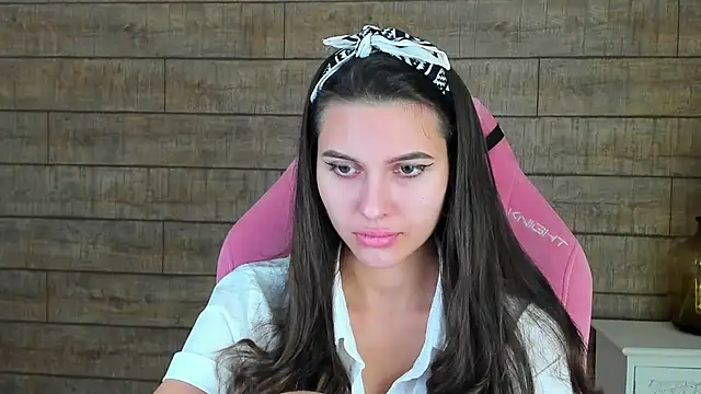 Snapshot of AlisaVersailles chatting on October 13, 2025, 4:30 pm AlisaVersailles online show from October 13, 2025, 4:30 pm