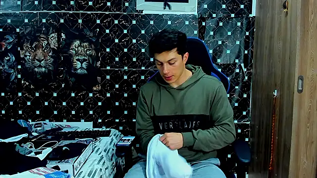 javiersexymann online show from March 12, 2026, 11:20 pm