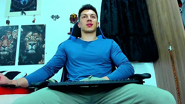 javiersexymann online show from March 16, 2025, 11:48 pm