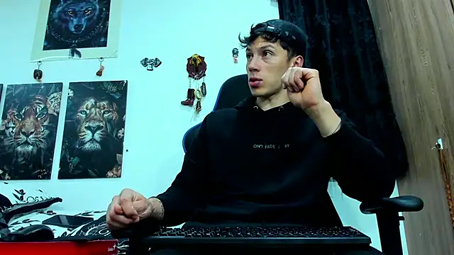 javiersexymann online show from March 5, 2025, 6:54 am