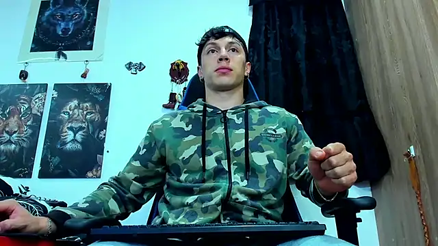 javiersexymann online show from March 3, 2025, 2:11 am