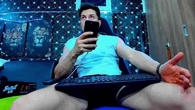 javiersexymann online show from September 9, 2025, 1:49 am