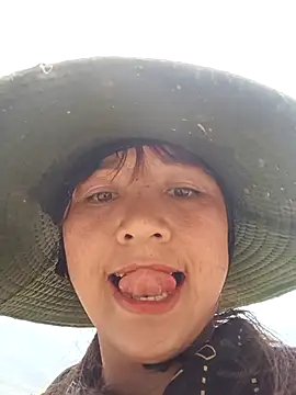 Mini3333 online show from April 10, 2026, 12:34 pm