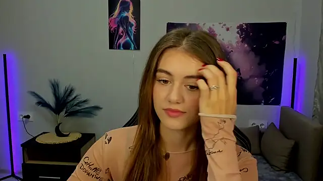 TracySpark online show from September 28, 2025, 6:42 am