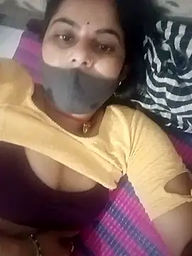 Snapshot of JULEE-740 chatting on September 24, 2025, 9:43 pm JULEE-740 online show from September 24, 2025, 9:43 pm