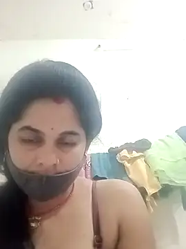 Snapshot of JULEE-740 chatting on October 17, 2025, 3:14 pm JULEE-740 online show from October 17, 2025, 3:14 pm