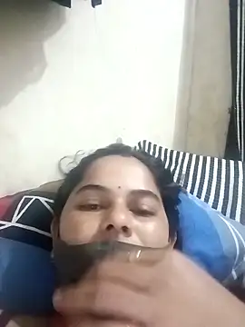 Snapshot of JULEE-740 chatting on October 26, 2025, 12:33 am JULEE-740 online show from October 26, 2025, 12:33 am