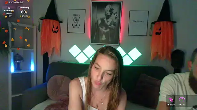 Snapshot of XBellaXundXUweX chatting on October 14, 2025, 7:03 pm XBellaXundXUweX online show from October 14, 2025, 7:03 pm