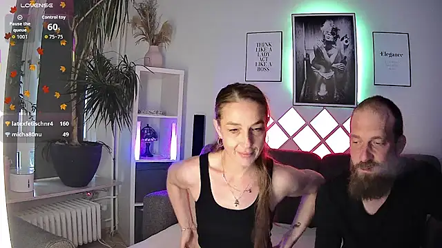 Snapshot of XBellaXundXUweX chatting on October 4, 2025, 12:07 pm XBellaXundXUweX online show from October 4, 2025, 12:07 pm