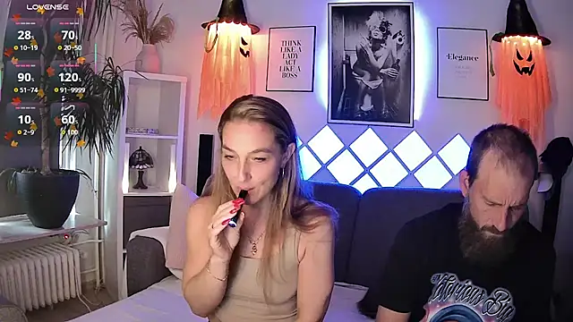 Snapshot of XBellaXundXUweX chatting on October 6, 2025, 8:37 am XBellaXundXUweX online show from October 6, 2025, 8:37 am