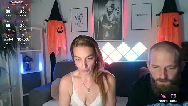 Snapshot of XBellaXundXUweX chatting on October 15, 2025, 8:44 am XBellaXundXUweX online show from October 15, 2025, 8:44 am