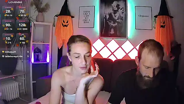 Snapshot of XBellaXundXUweX chatting on October 8, 2025, 8:53 pm XBellaXundXUweX online show from October 8, 2025, 8:53 pm