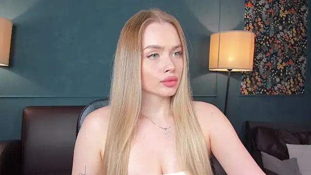 Snapshot of AvroraGoldie chatting on September 15, 2025, 10:26 am AvroraGoldie online show from September 15, 2025, 10:26 am