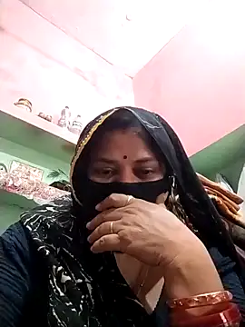 Rajnee33A online show from April 17, 2026, 3:53 am