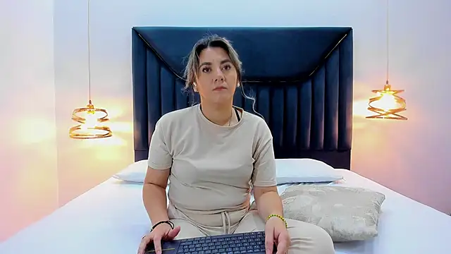 AuraEvens online show from September 24, 2025, 12:00 pm