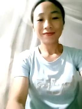 lucybaby00 online show from October 5, 2025, 8:32 pm