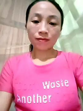 lucybaby00 online show from October 13, 2025, 2:18 pm