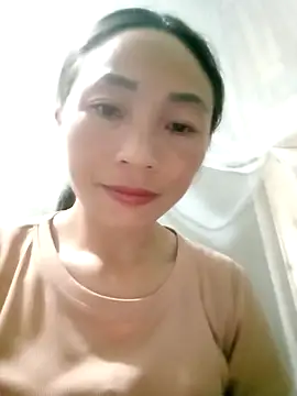 lucybaby00 online show from November 7, 2025, 12:21 pm