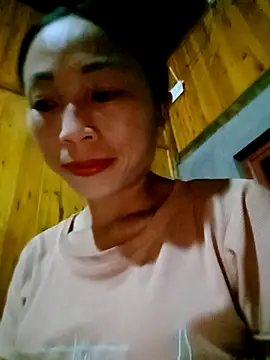 lucybaby00 online show from September 19, 2025, 1:04 pm