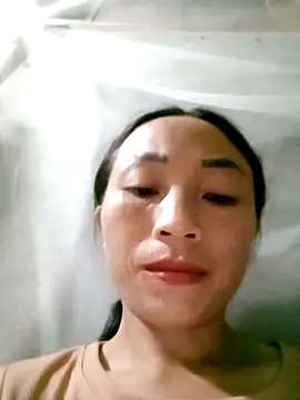 lucybaby00 online show from September 12, 2025, 2:50 pm