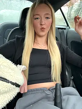 Snapshot of emilypeperoni chatting on November 24, 2025, 1:22 pm emilypeperoni online show from November 24, 2025, 1:22 pm