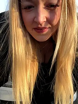 Snapshot of emilypeperoni chatting on February 9, 2026, 3:32 pm emilypeperoni online show from February 9, 2026, 3:32 pm