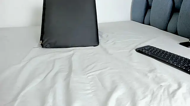 yourwife anna online show from October 30, 2025, 10:35 am