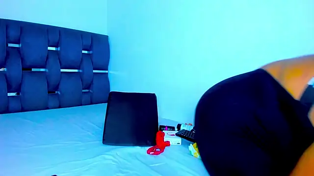 yourwife anna online show from October 6, 2025, 11:33 am