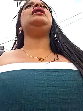 Snapshot of Eiimy_pretty chatting on October 21, 2025, 8:19 pm Eiimy pretty online show from October 21, 2025, 8:19 pm